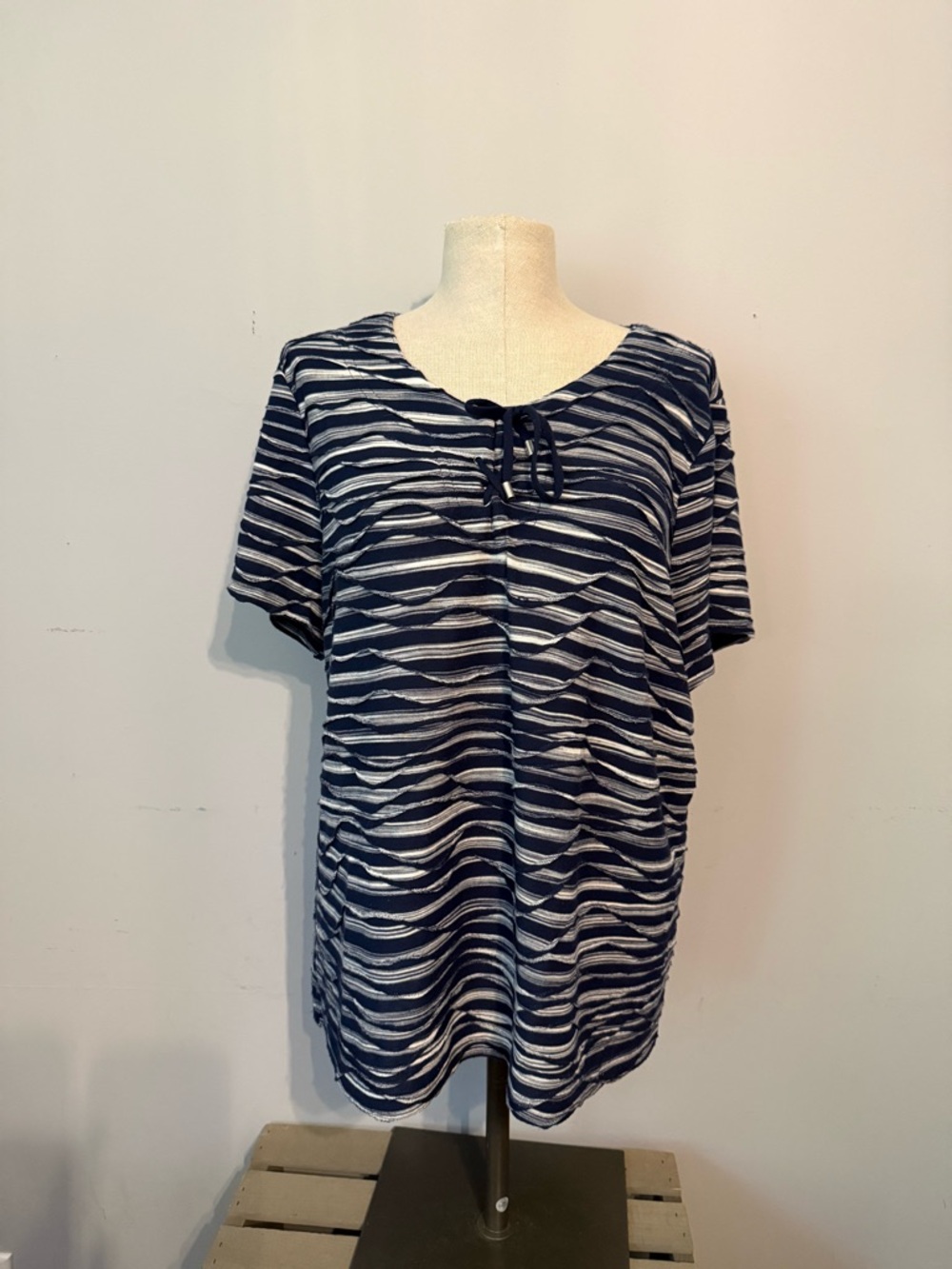 Chico's Navy and White Wave Pattern Blouse